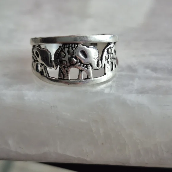 Silver Ring - Picture 3 of 4